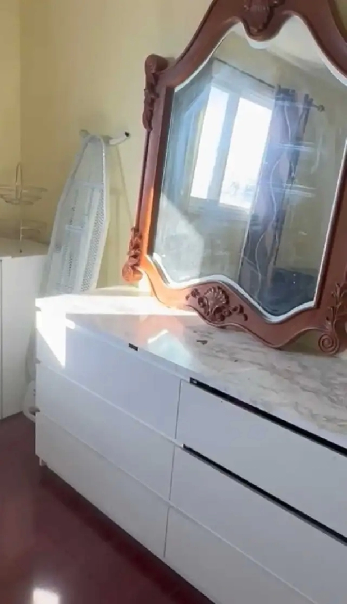 MASTER BEDROOM ( UPPER LEVEL) FOR RENT IN  MALTON