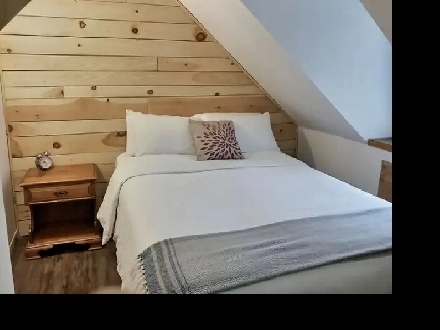 CHAMBRE, MEUBLÉ-TOUT INCLUS, SUR ST-JEAN BAPTISTE