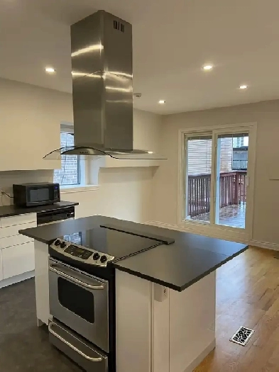 Bedroom with private bathroom - Downtown for May 1st