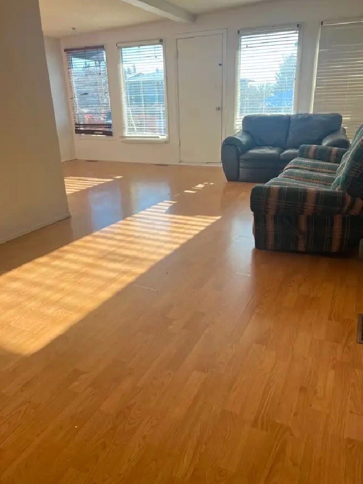 Balcony/All utilities & WiFi included/5 min walk Franklin Train