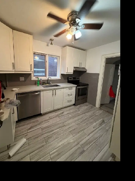 ROOM FOR RENT MIDTOWN TORONTO AVAILABLE IMMEDIATELLY