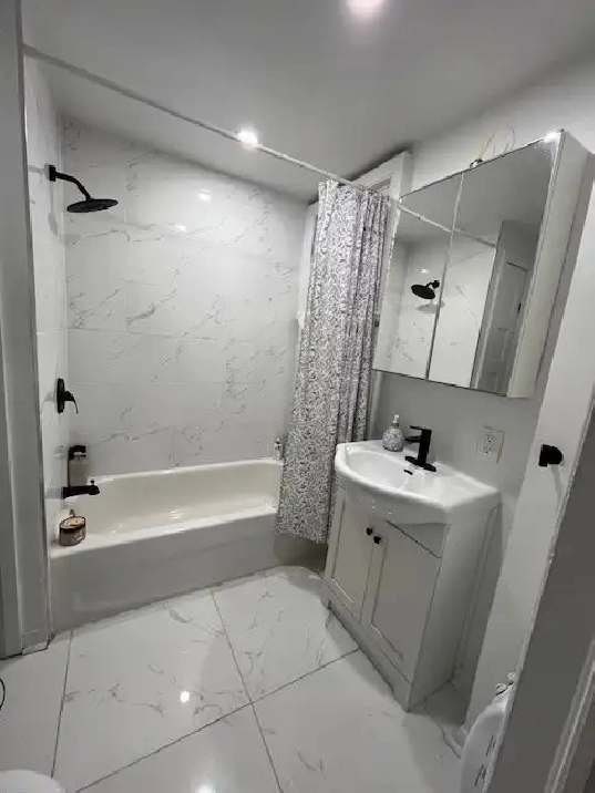 Ahuthsic,  Beau 4 et demi, 2 chambre fermées