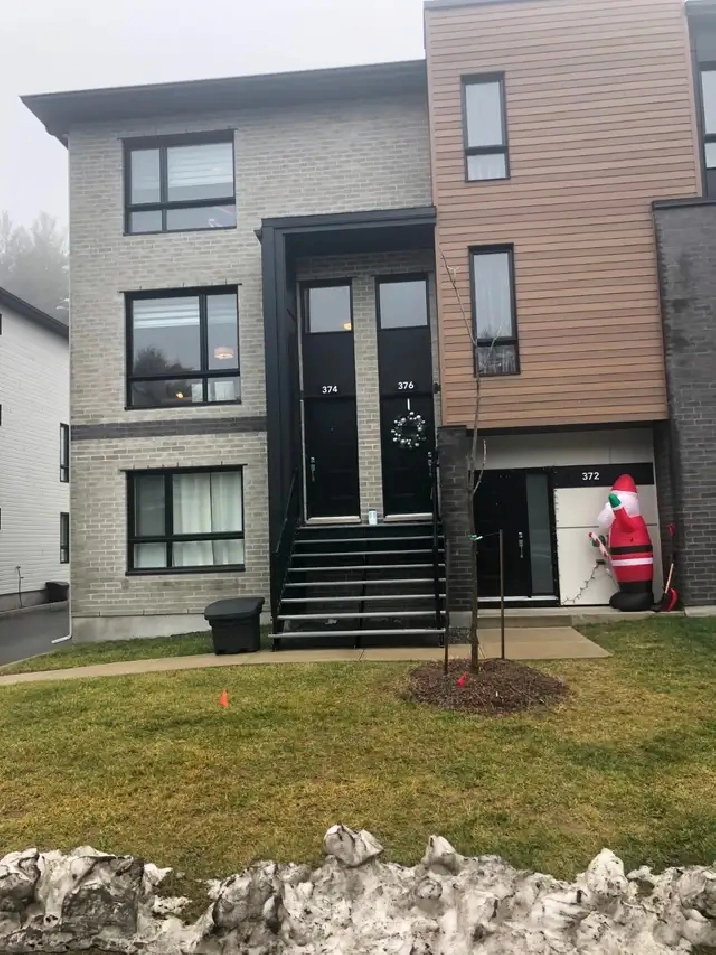 CONDO 5 1/2 À LOUER, DANS LES JARDINS DU COTEAU , MASCOUCHE