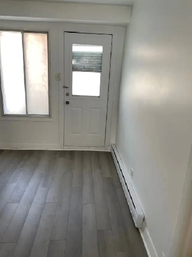 4 1/2 sur la 12e avenue/Robert (métro St-Michel)