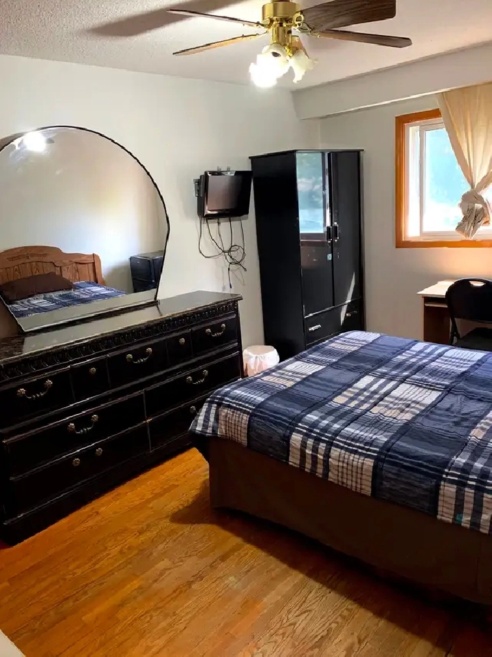 Room For Rent Walking Distance To Centennial College