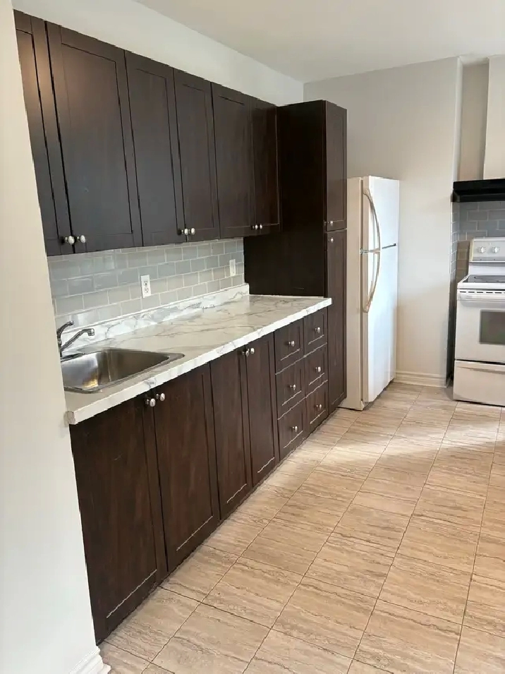 3 Bedroom…7 1/2 … UTILITIES INCLUDED !!!