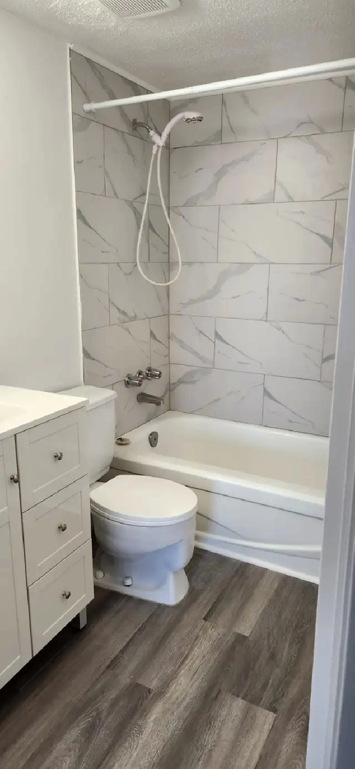 4 1/2 Chauffé, Éclairé un stationnement inclus