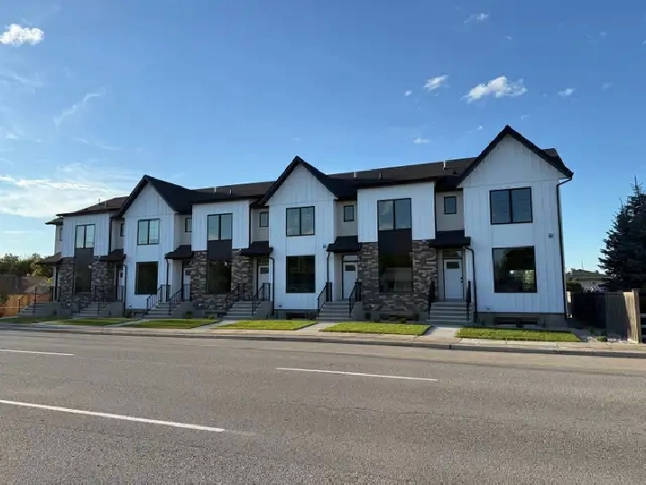 3 Bed/2.5 Bath Suite For Rent