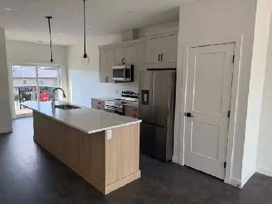 3 Bed/2.5 Bath Suite For Rent