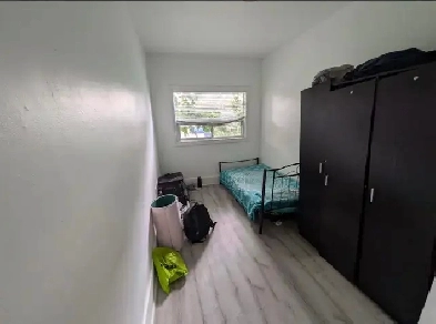 One private room available in 5 Bedroom house