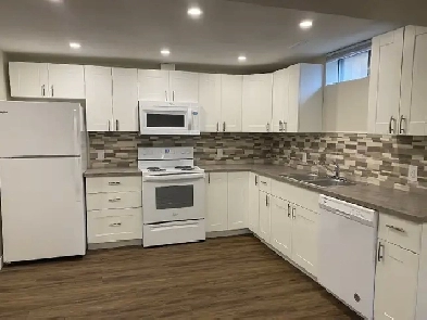 NEW RENOD 2BR Bsmt-new ktchn/bath/flr exclusive fncd yrd/Pet-OK