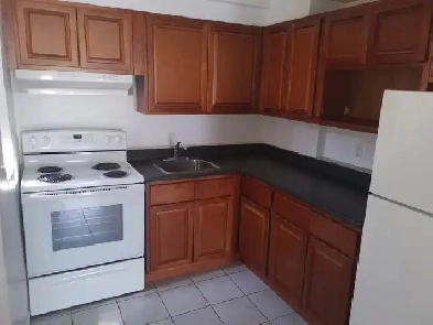 BEAU 4 ½ /Juillet/COTE-DES-NEIGES/PRÈS POLY, UDEM, 1ER JUILLET