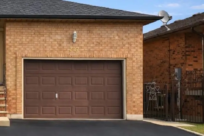 Large 2 Bedroom in HIGHLY-DESIRED Neighborhood!