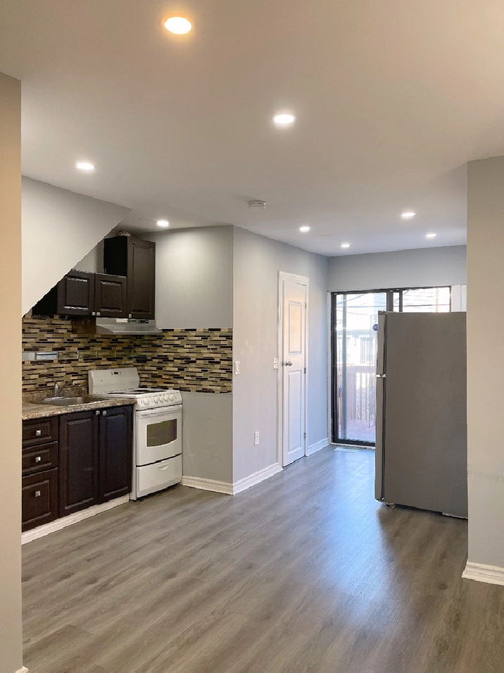 1-Bedroom Main Level Unit Near Oakwood LRT-1695（include Wi-Fi)