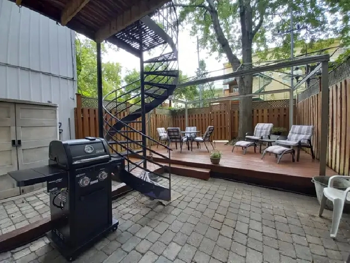 SUPERBE 4 ½ MEUBLÉ AVEC JARDINET ET COUR ARRIÈRE – LE PLATEAU