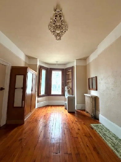 Private Room in Downtown - All Utilities Included - Female Only