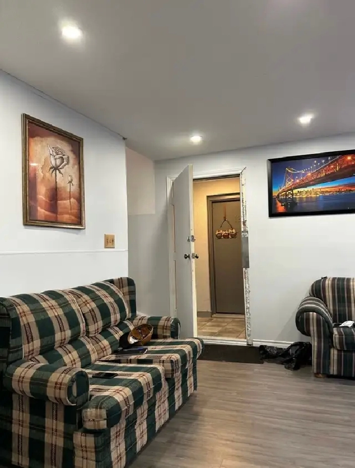 Master Bed room , Oshawa $1000