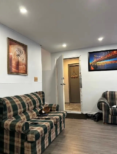 Master Bed room , Oshawa $1000