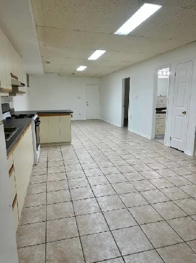 Large 2 Bedroom Bsmt –$2100 Utilities/Parking –Dufferin/Eglinton