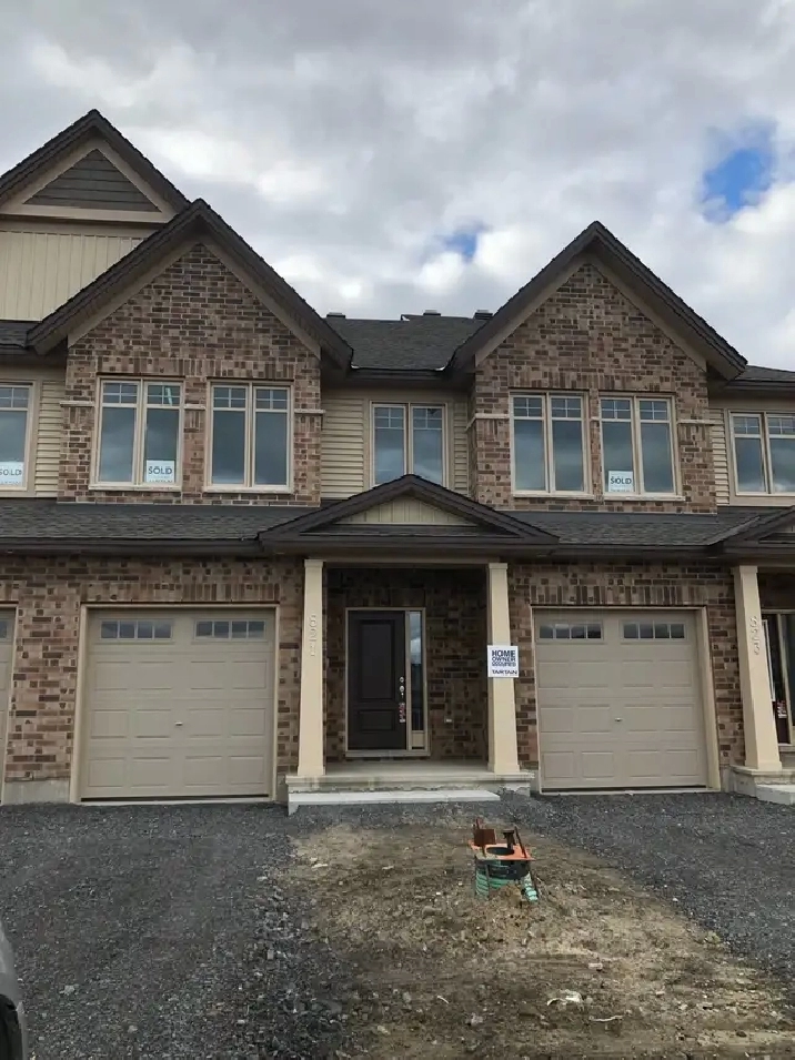 3 bedroom townhouse in Findlay creek