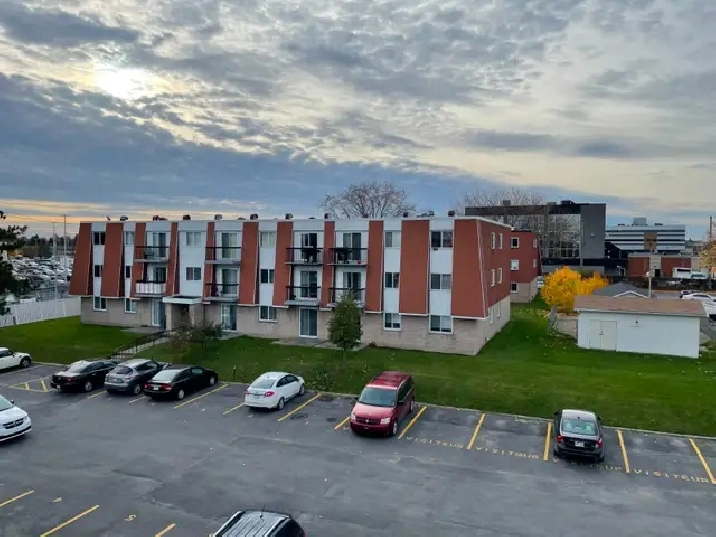 3½ JUILLET / BIEN SITUÉ / PRÈS HÔPITAL, AUTOROUTE 35 et TRANSPOR