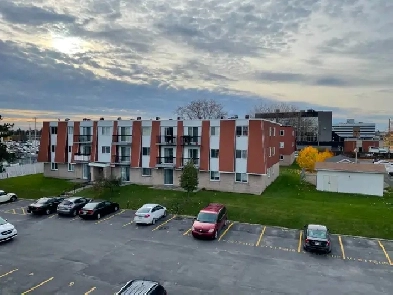 3½ JUILLET / BIEN SITUÉ / PRÈS HÔPITAL, AUTOROUTE 35 et TRANSPOR