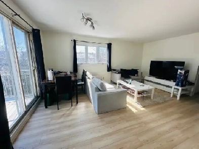 Superbe 31/2 à Louer – Laval, haut multiplex – 1er Juillet