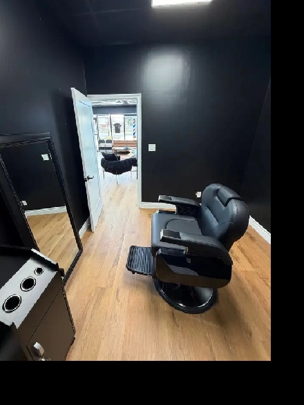 Barber Room for rent