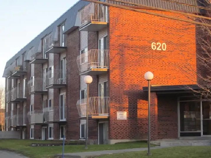 1 1/2 SECTEUR DU CARREFOUR DE L`ESTRIE