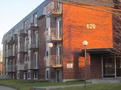 1 1/2 SECTEUR DU CARREFOUR DE L`ESTRIE