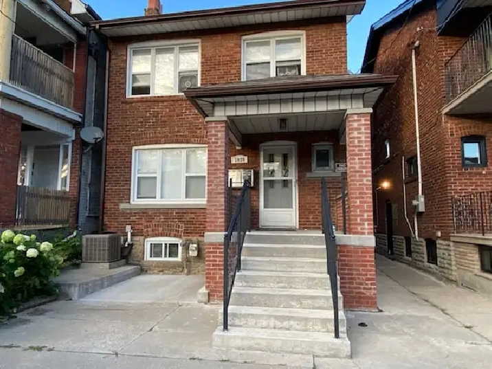 Bachelor unit in Corso Italia  April 1st