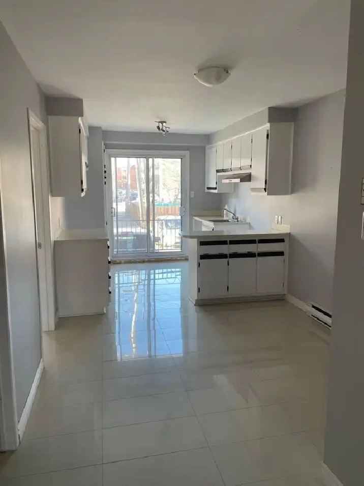 4 ½ Lumineux à Rosemont – Stationnement inclus! - 1er Juillet