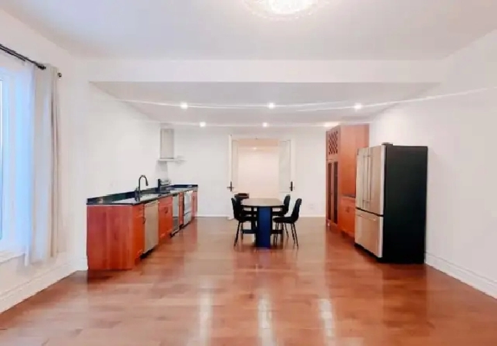 Spacious 2 Bedroom Suite (Walk-Out Basement)