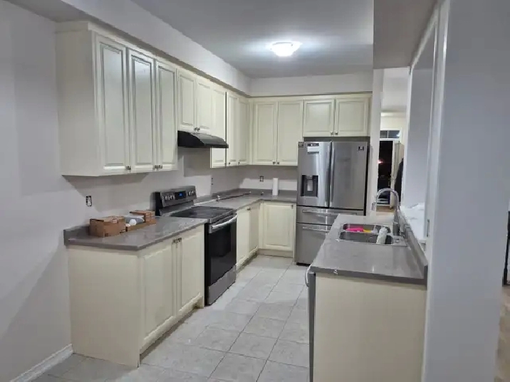 4 BEDROOMS DETACH HOUSE