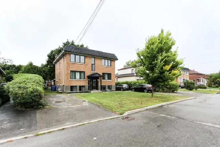 Spacious 4 1/2 renovated unit in Vaudreuil-Dorion with parking