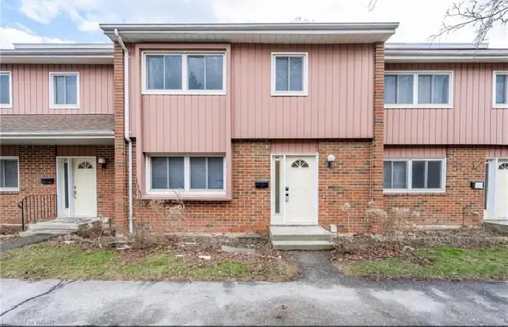 Private and shared rooms available near waterloo university