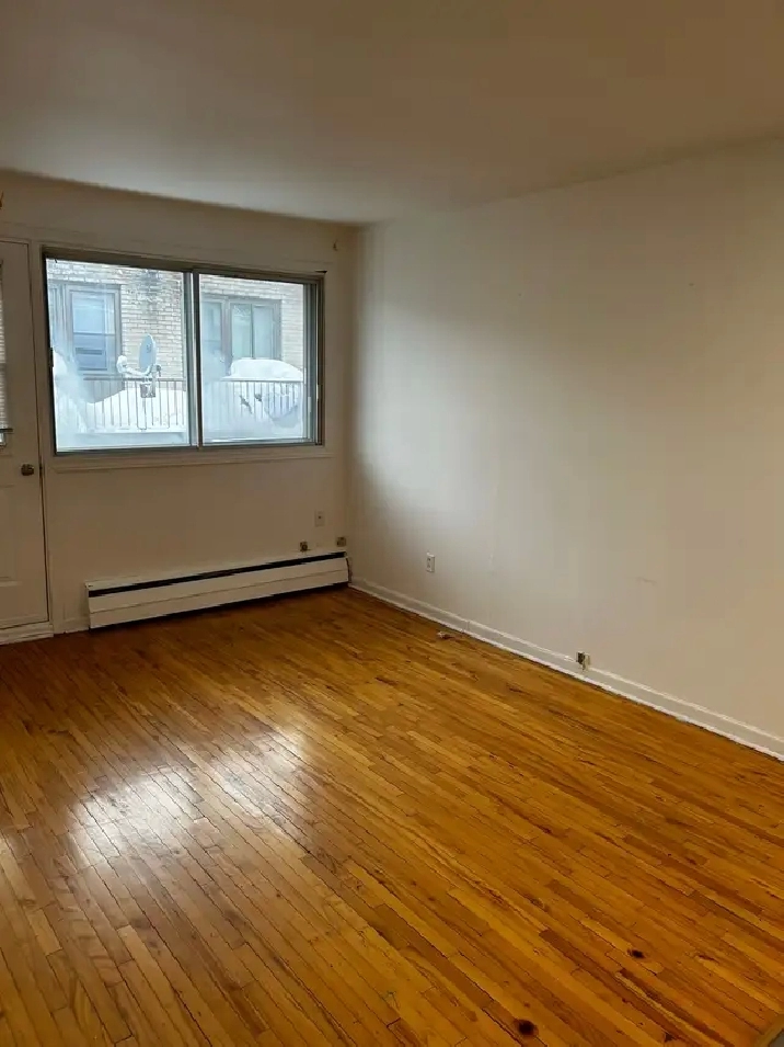 3 1/2 disponible immédiatement