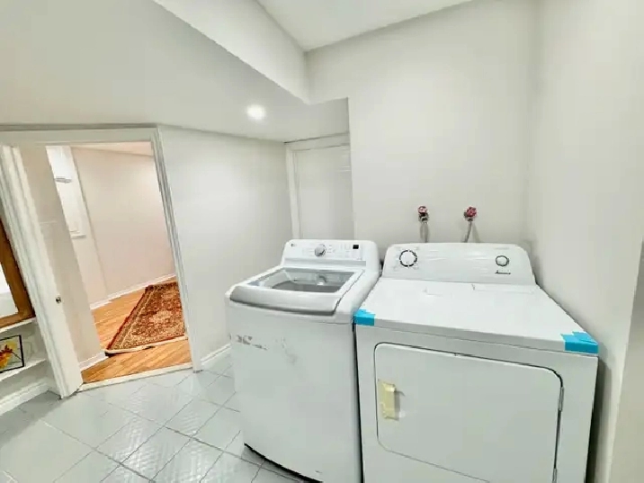 2 BED   1 BATH BASEMENT UNIT IN RICHMOND HILL