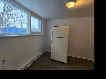 3 1/2 libre pour 1er Juillet à la ville de