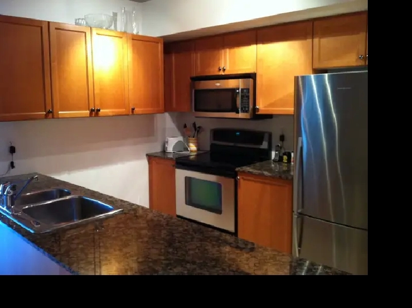 Gay Male to Share 2 Bed/ 2 Bath Condo Near Wellesley Subway