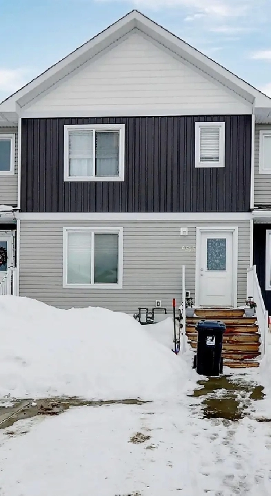 3 Bed 1.5 Bath Townhouse/Northfield Landing/Clairmont Avail May1