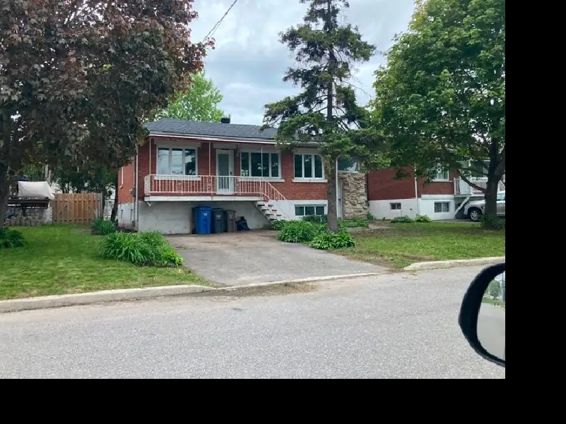 Belle chambre a louer a Brossard