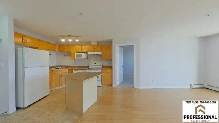 2 Bed / 2 Bath South Side Apartment with Parking