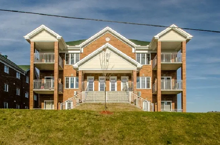 Grand 4 1/2 au 1311-202 rue Brulotte