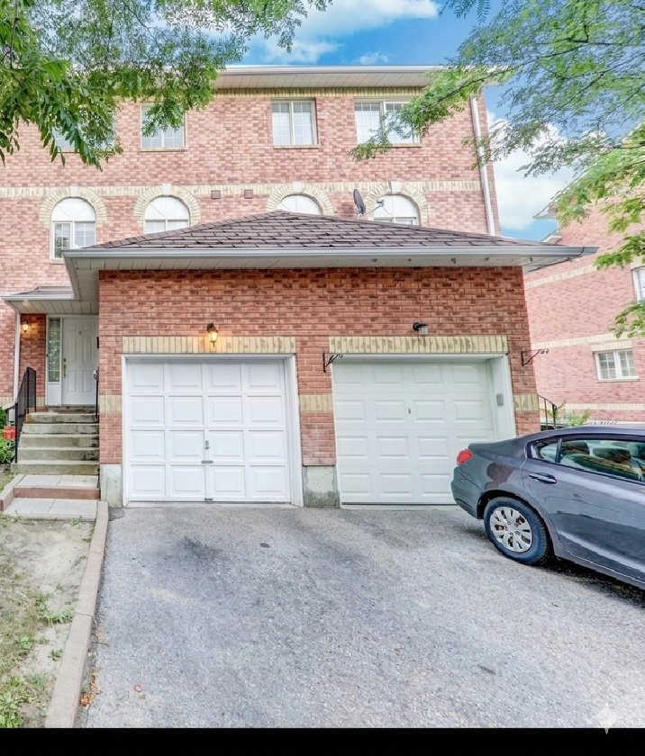 4 bed 2 bath 2 parking townhouse for rent