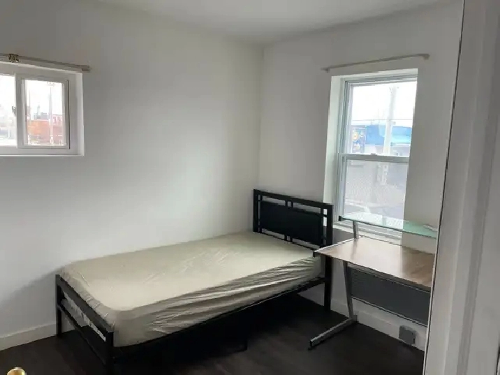 Rooms for Rent near University of Windsor and St Clair downtown