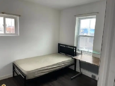 Rooms for Rent near University of Windsor and St Clair downtown