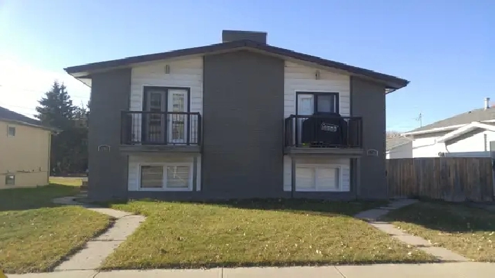 YOU CAN SMELL THE TIMMIES FROM HERE! 3 BDR DUPLEX SOUTH HILL