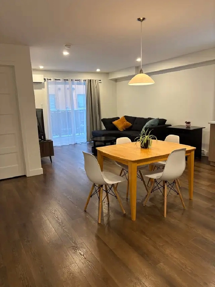 Beau et grand 3 1/2 avec Garage