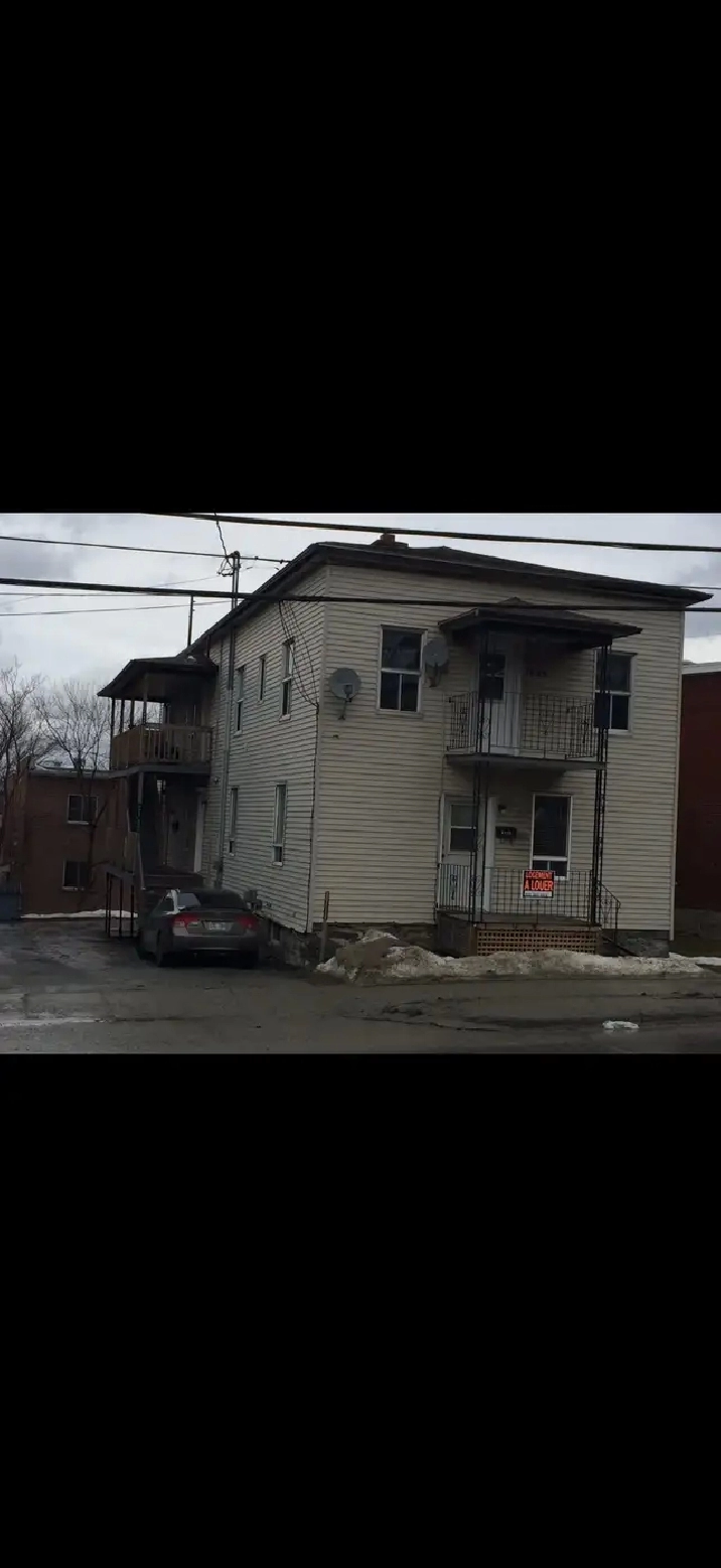 grand 3 1/2 avec salle de lavage
